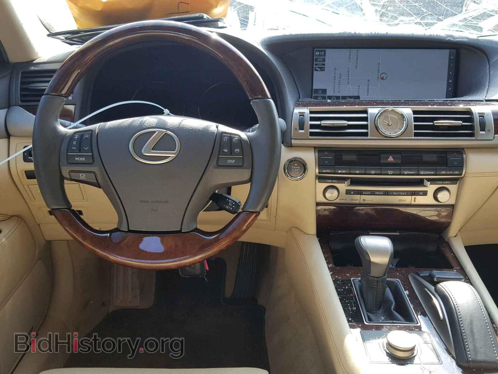 2016 LEXUS LS460 - VIN: JTHBL5EF2G5140217 - Photo 9
