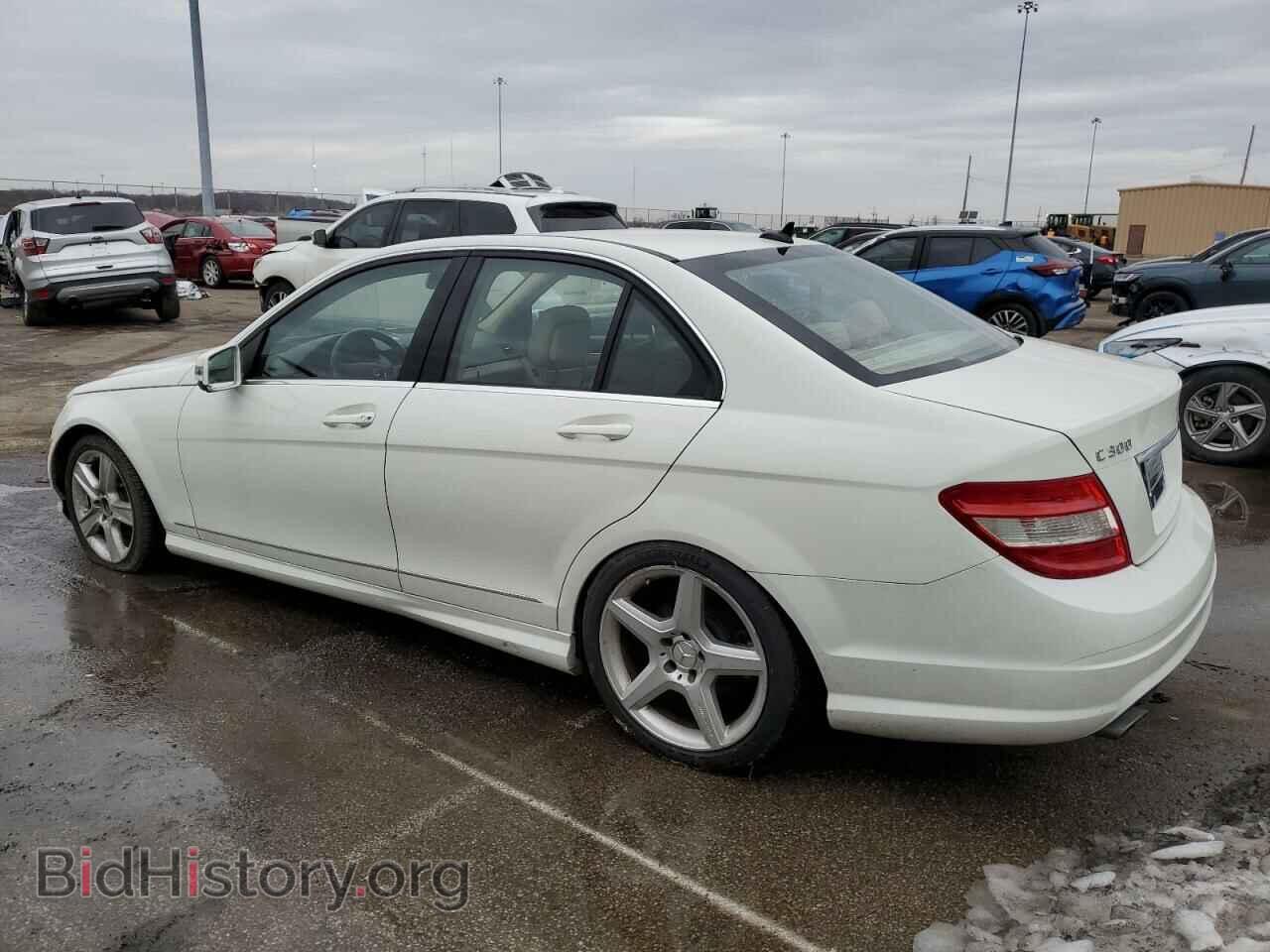 2011 MERCEDES-BENZ C-CLASS - VIN: WDDGF8BB3BR183103 - Фото 2