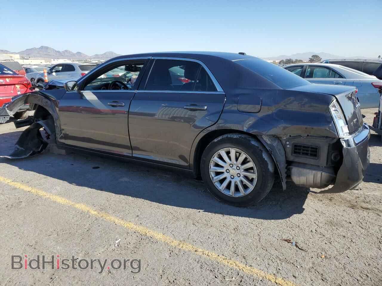 2013 CHRYSLER 300 - VIN: 2C3CCAAG9DH657049 - Фото 2