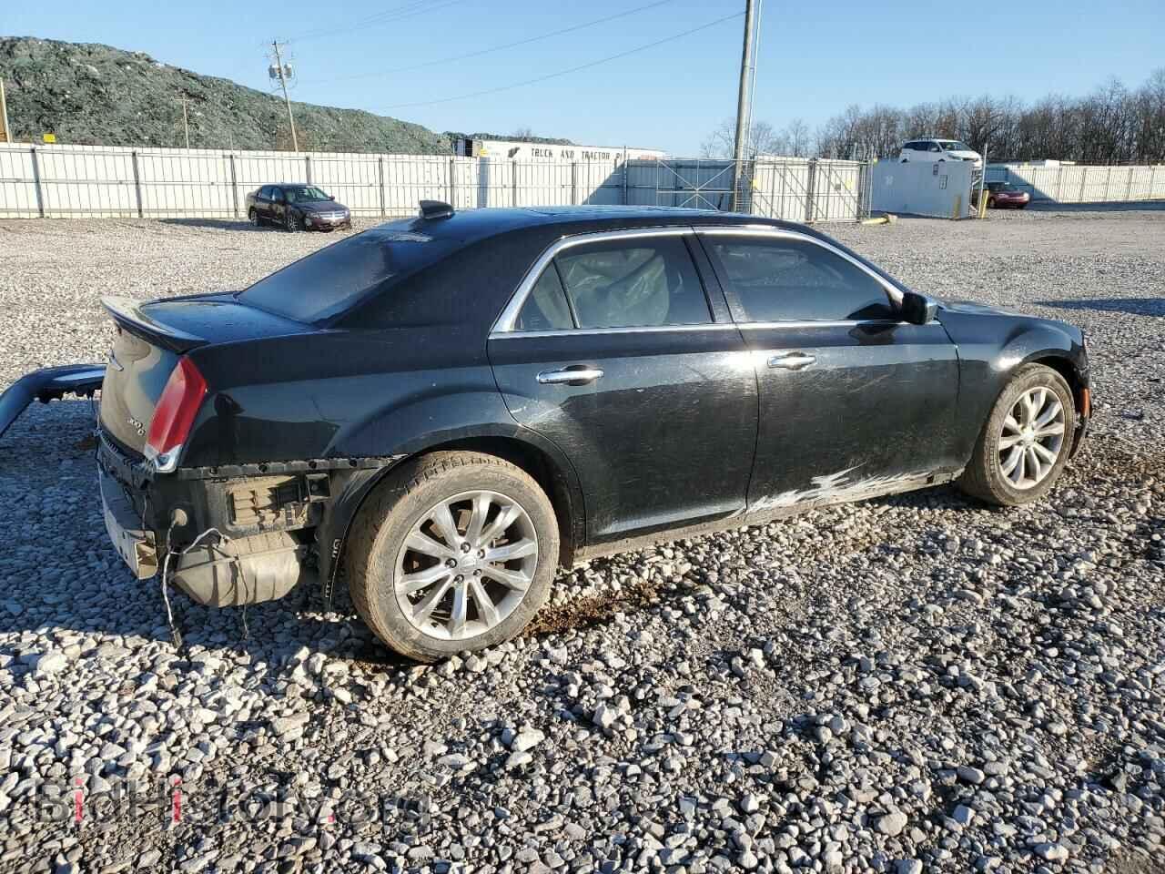 2017 CHRYSLER 300 - VIN: 2C3CCAKG1HH616502 - Фото 3