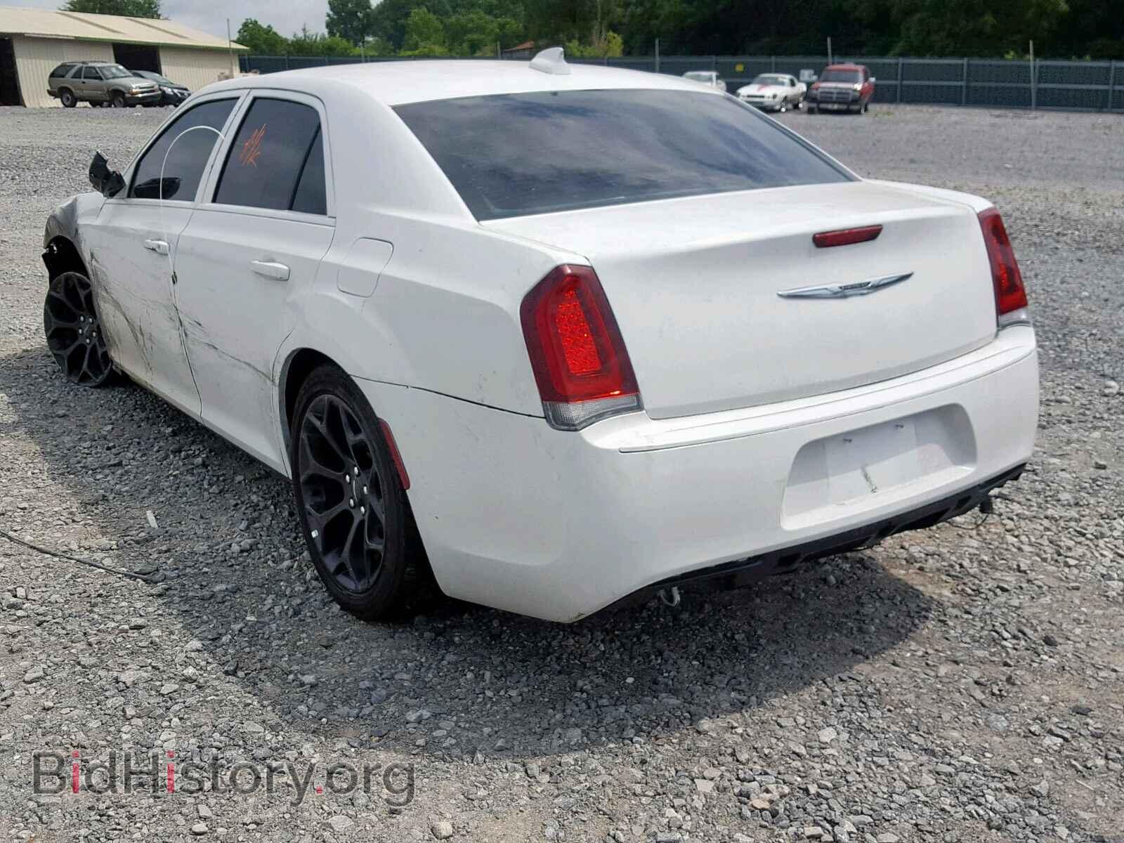 2019 CHRYSLER 300 - VIN: 2C3CCABG0KH516298 - Фото 3