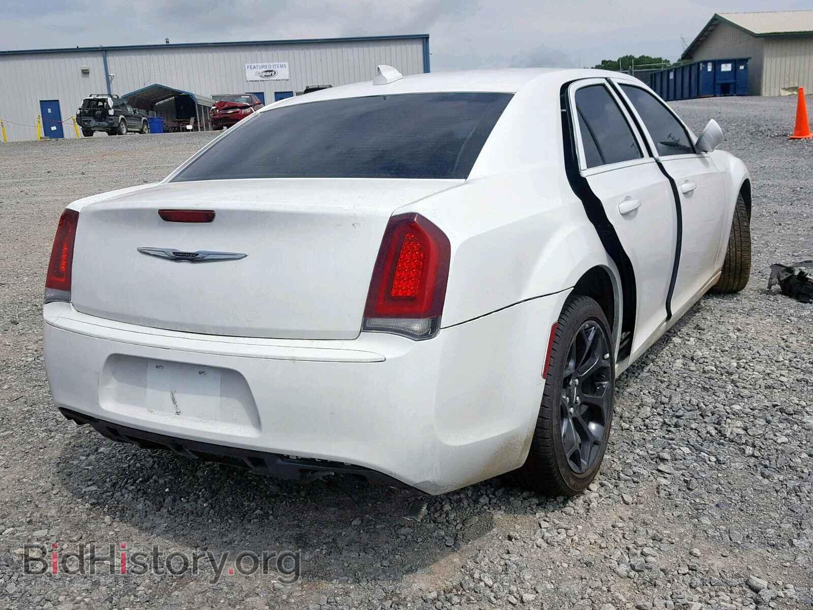 2019 CHRYSLER 300 - VIN: 2C3CCABG0KH516298 - Фото 4