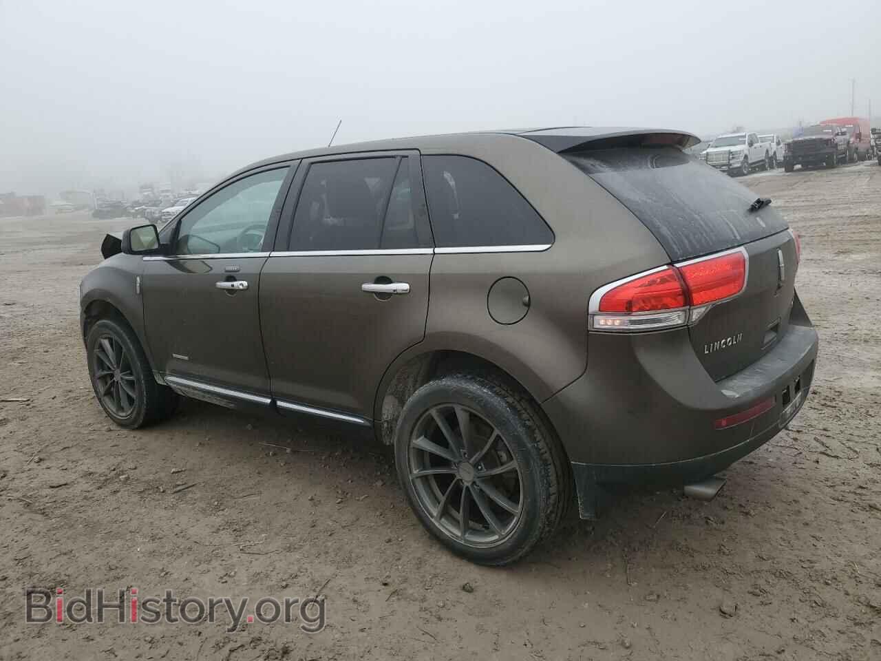 2011 LINCOLN MKX - VIN: 2LMDJ8JK9BBJ15808 - Photo 2