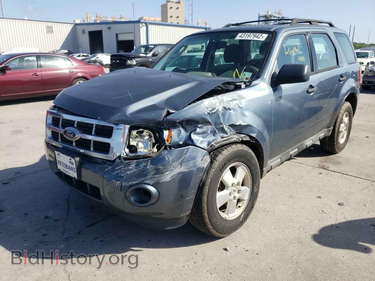 2011 FORD ESCAPE - VIN: 1FMCU0C70BKB44001 - Фото 2
