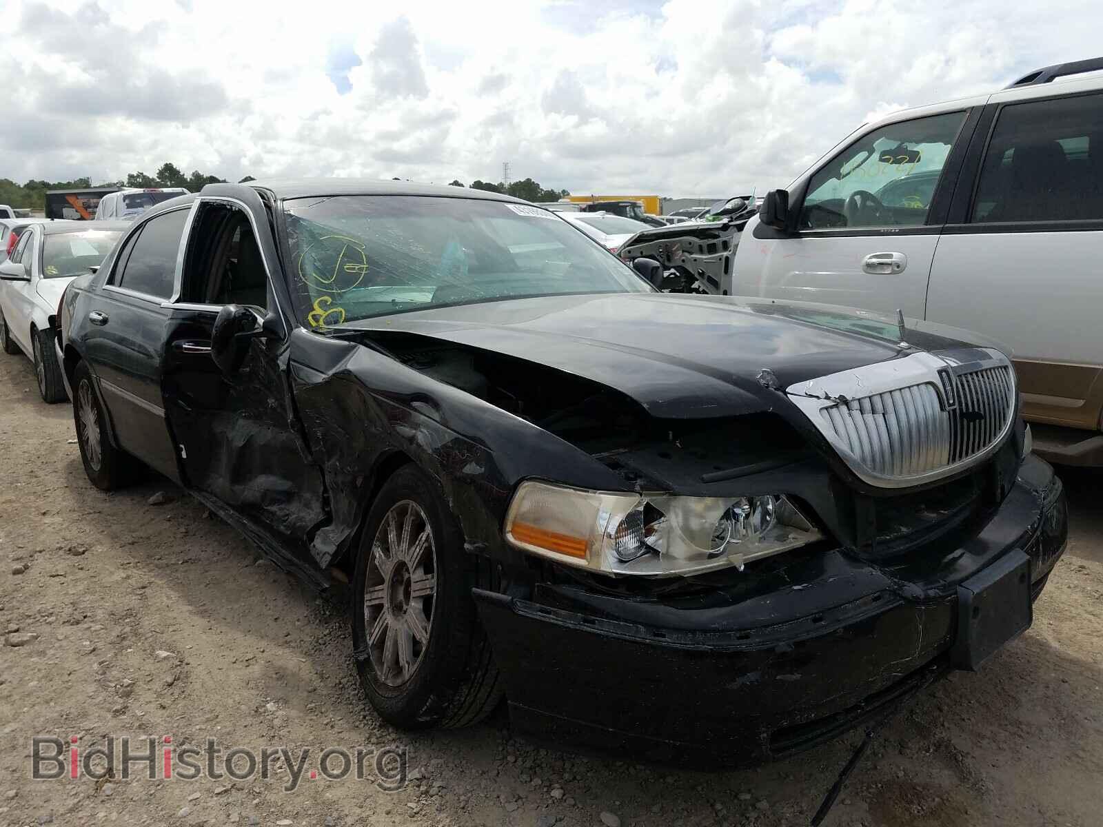 Photo 2LNBL8CV9BX756562 - LINCOLN TOWNCAR 2011