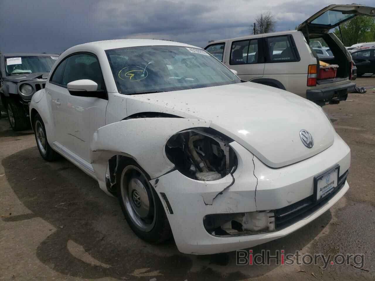 Photo 3VWJP7ATXCM640538 - VOLKSWAGEN BEETLE 2012