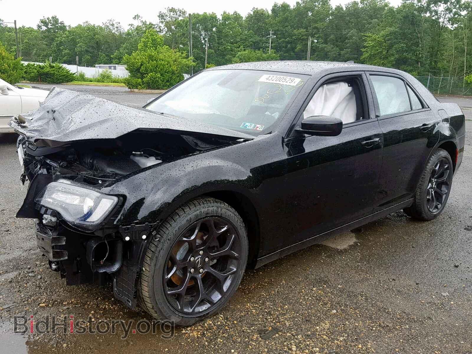 2019 CHRYSLER 300 - VIN: 2C3CCABG2KH660287 - Фото 2