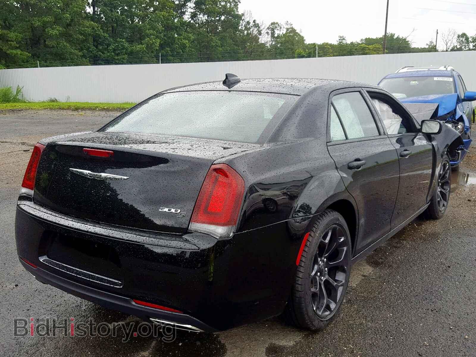 2019 CHRYSLER 300 - VIN: 2C3CCABG2KH660287 - Фото 4
