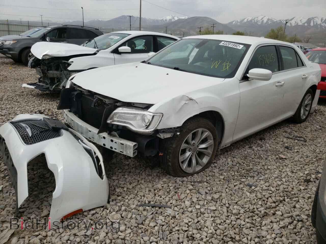 2015 CHRYSLER 300 - VIN: 2C3CCAAG3FH884482 - Фото 2