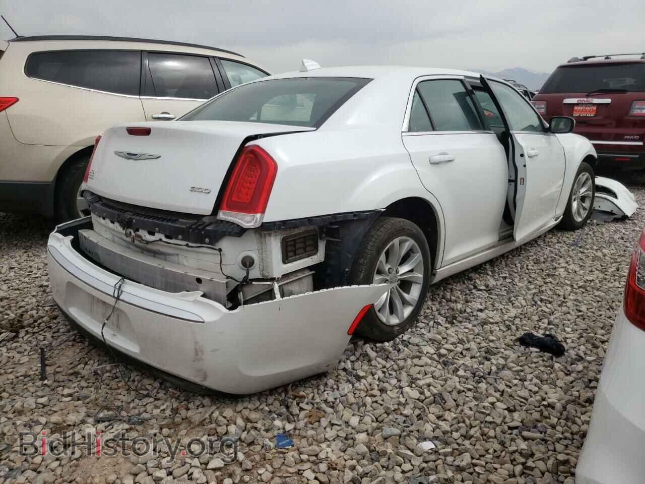 2015 CHRYSLER 300 - VIN: 2C3CCAAG3FH884482 - Фото 4