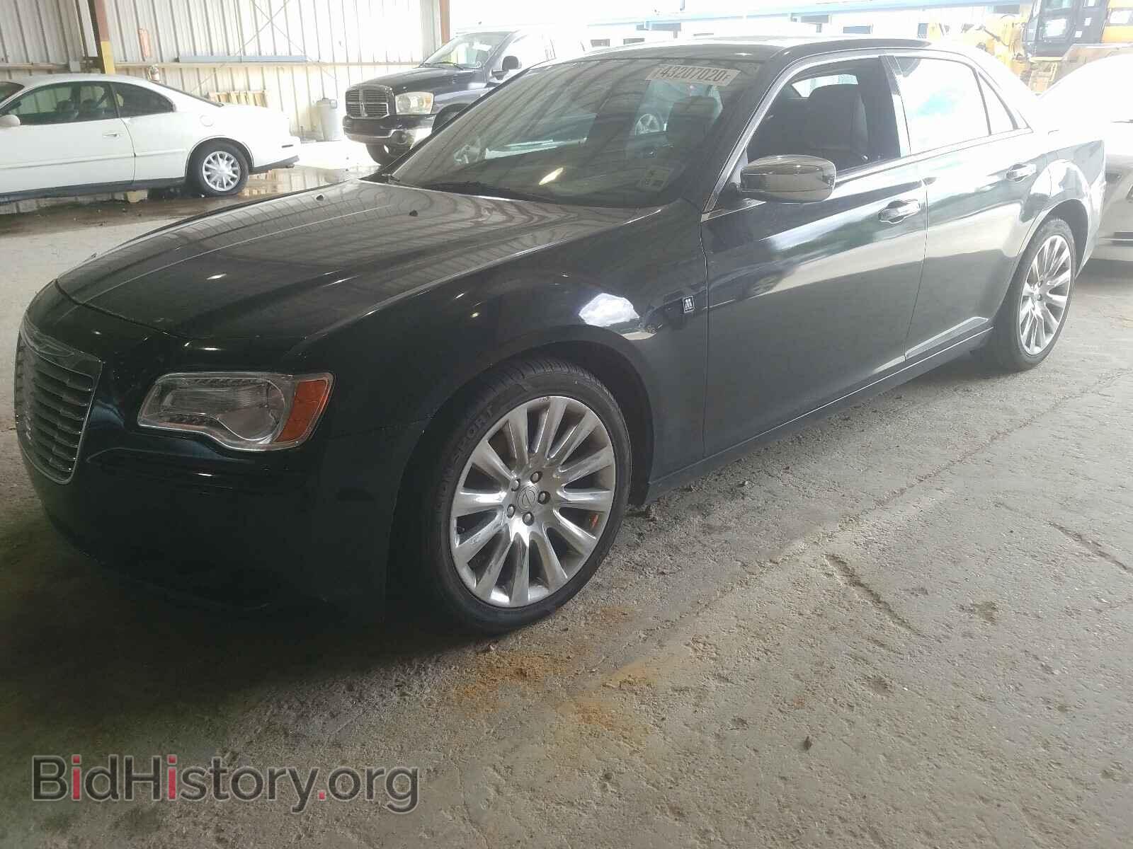 2013 CHRYSLER 300 - VIN: 2C3CCAAG1DH697884 - Фото 2