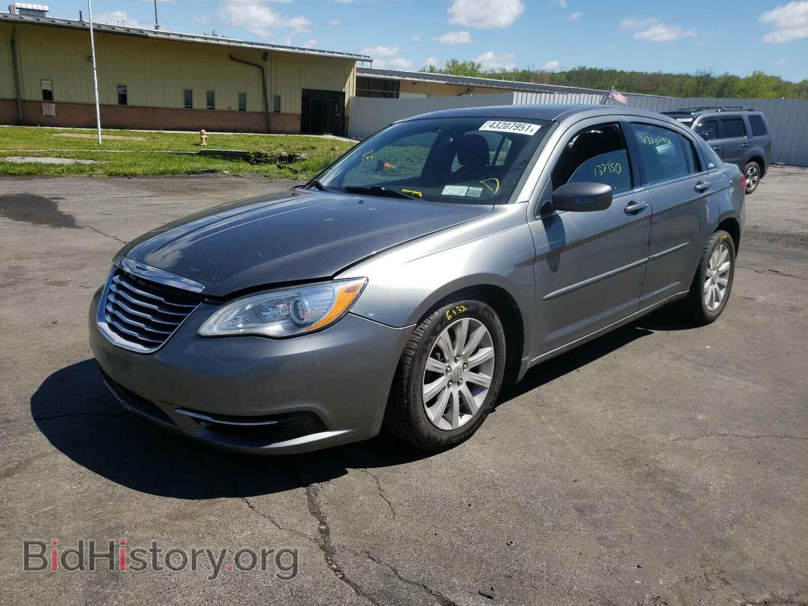 2013 CHRYSLER 200 - VIN: 1C3CCBBG6DN732012 - Фото 2