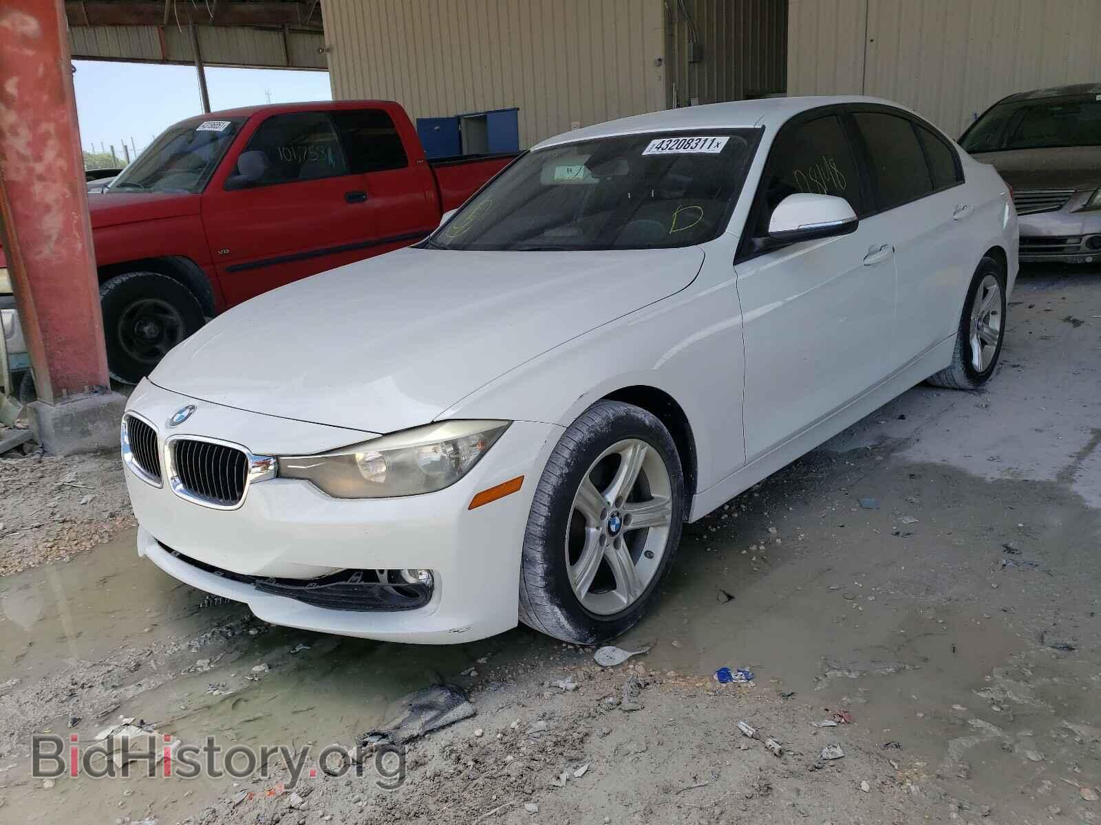 2013 BMW 3 SERIES - VIN: WBA3A5C56DF354555 - Фото 2