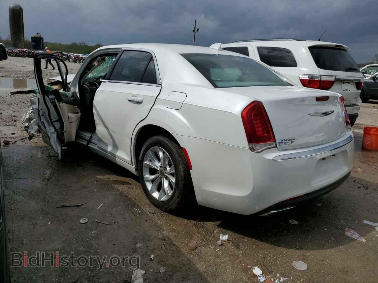 2015 CHRYSLER 300 - VIN: 2C3CCAAG0FH838107 - Фото 2