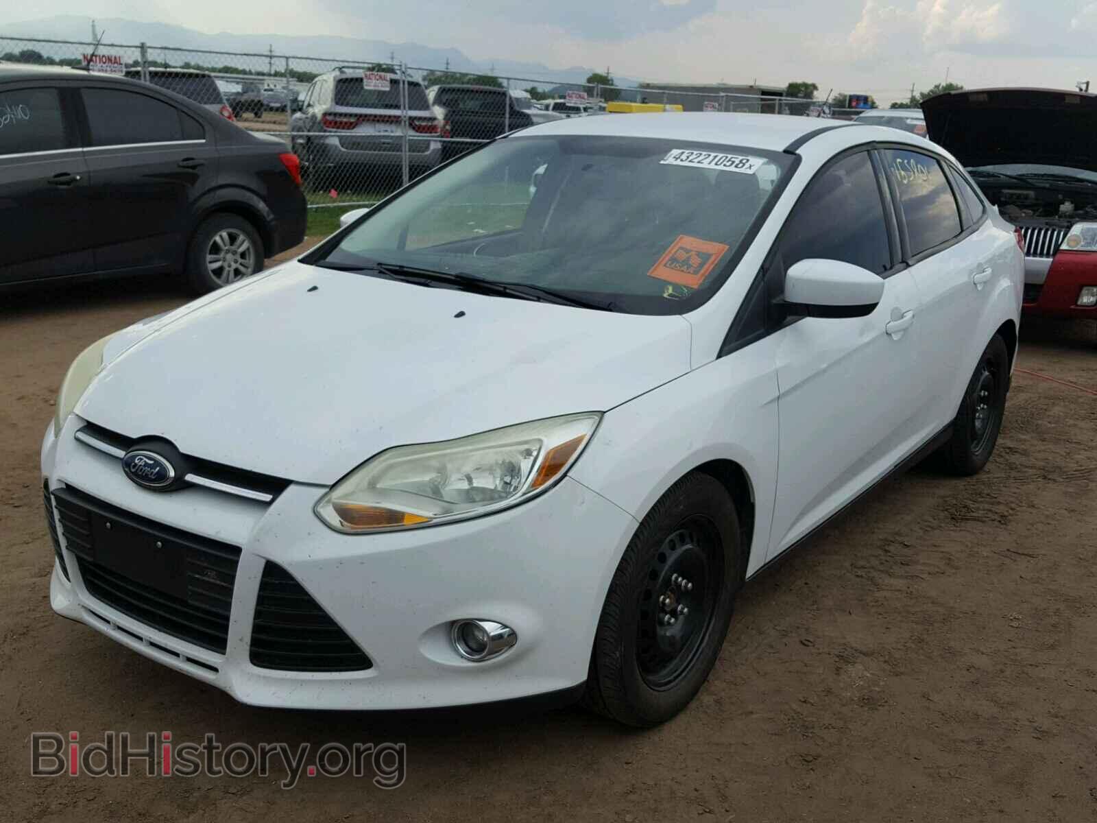 2012 Ford FOCUS (VIN 1FAHP3F22CL112302) — photo 2 of 10