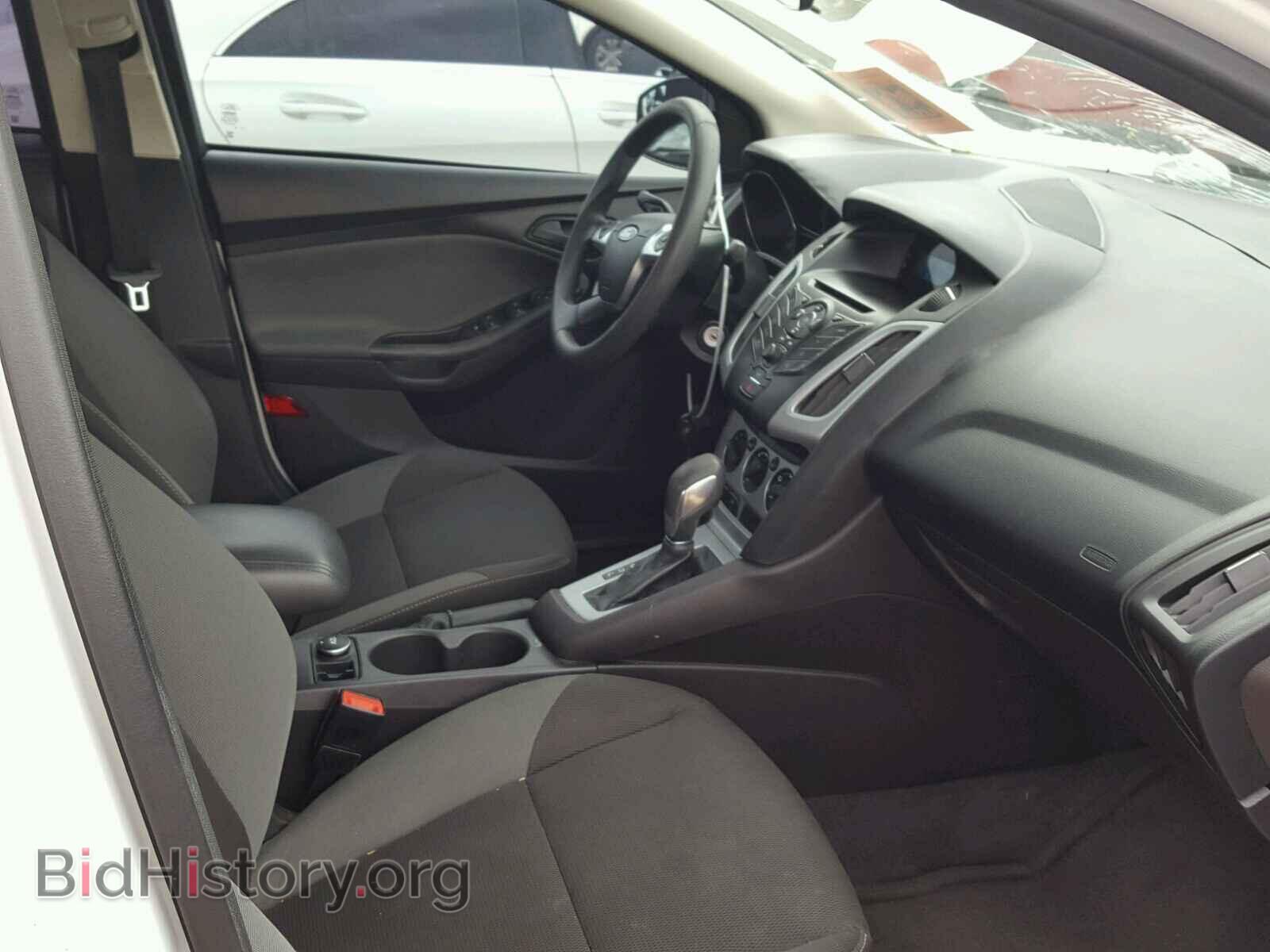 2012 Ford FOCUS (VIN 1FAHP3F22CL112302) — photo 5 of 10