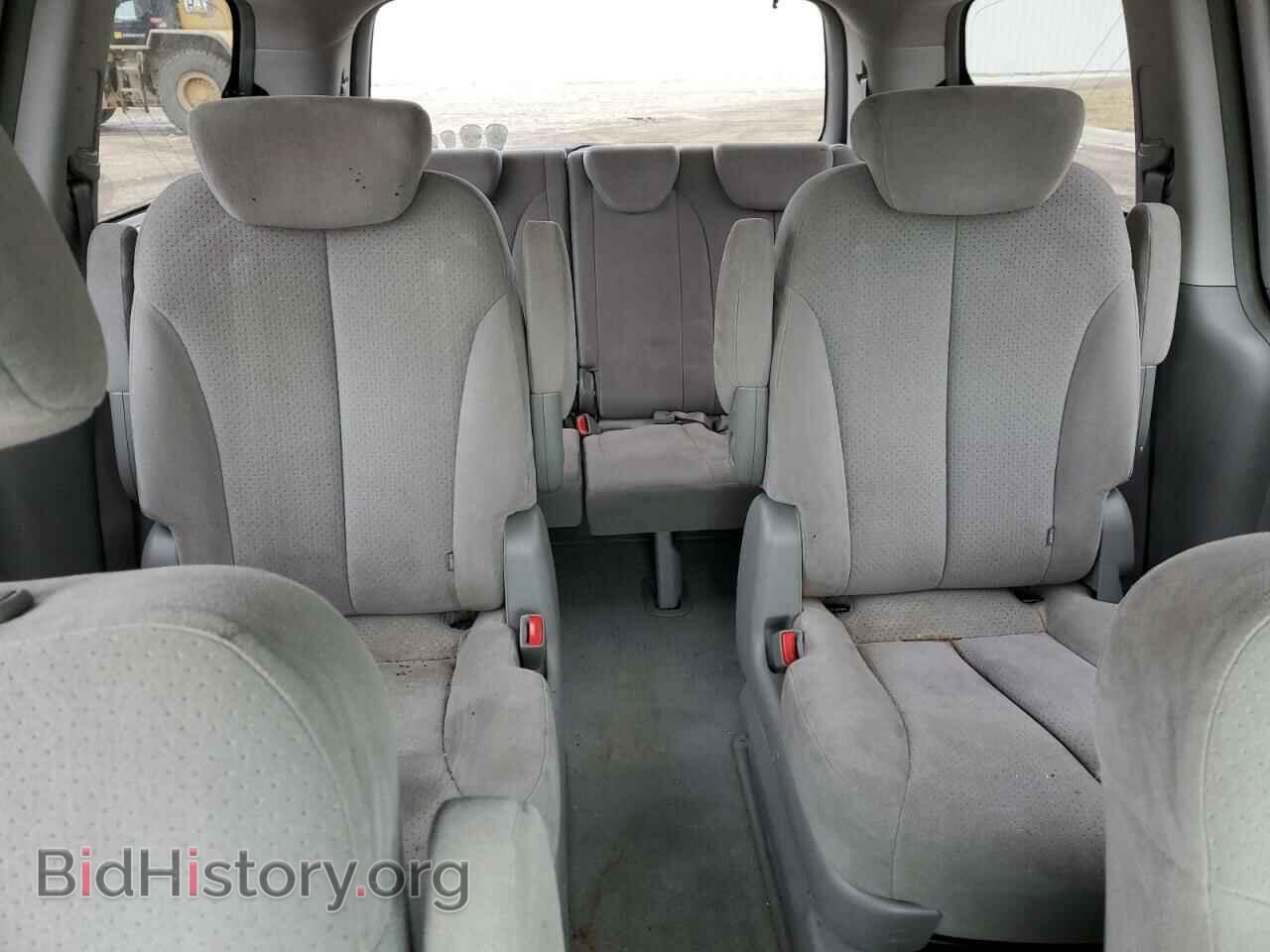 2007 HYUNDAI ENTOURAGE - VIN: KNDMC233176036071 - Фото 10