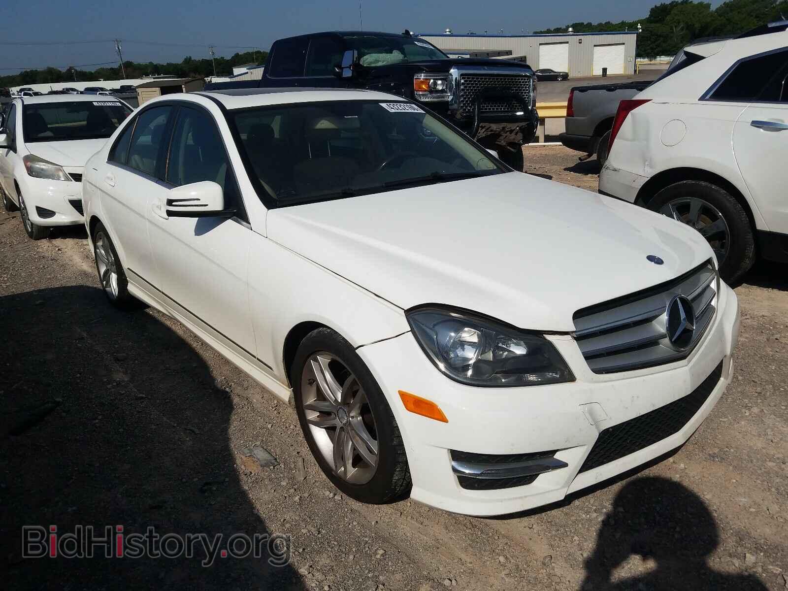 Photo WDDGF4HB5DA807128 - MERCEDES-BENZ C-CLASS 2013