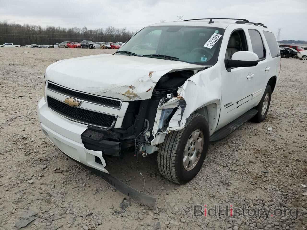 Photo 1GNSCBE08BR108182 - CHEVROLET TAHOE 2011