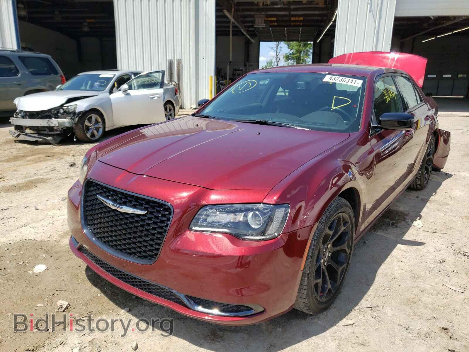 2019 CHRYSLER 300 - VIN: 2C3CCAAG0KH589883 - Фото 2