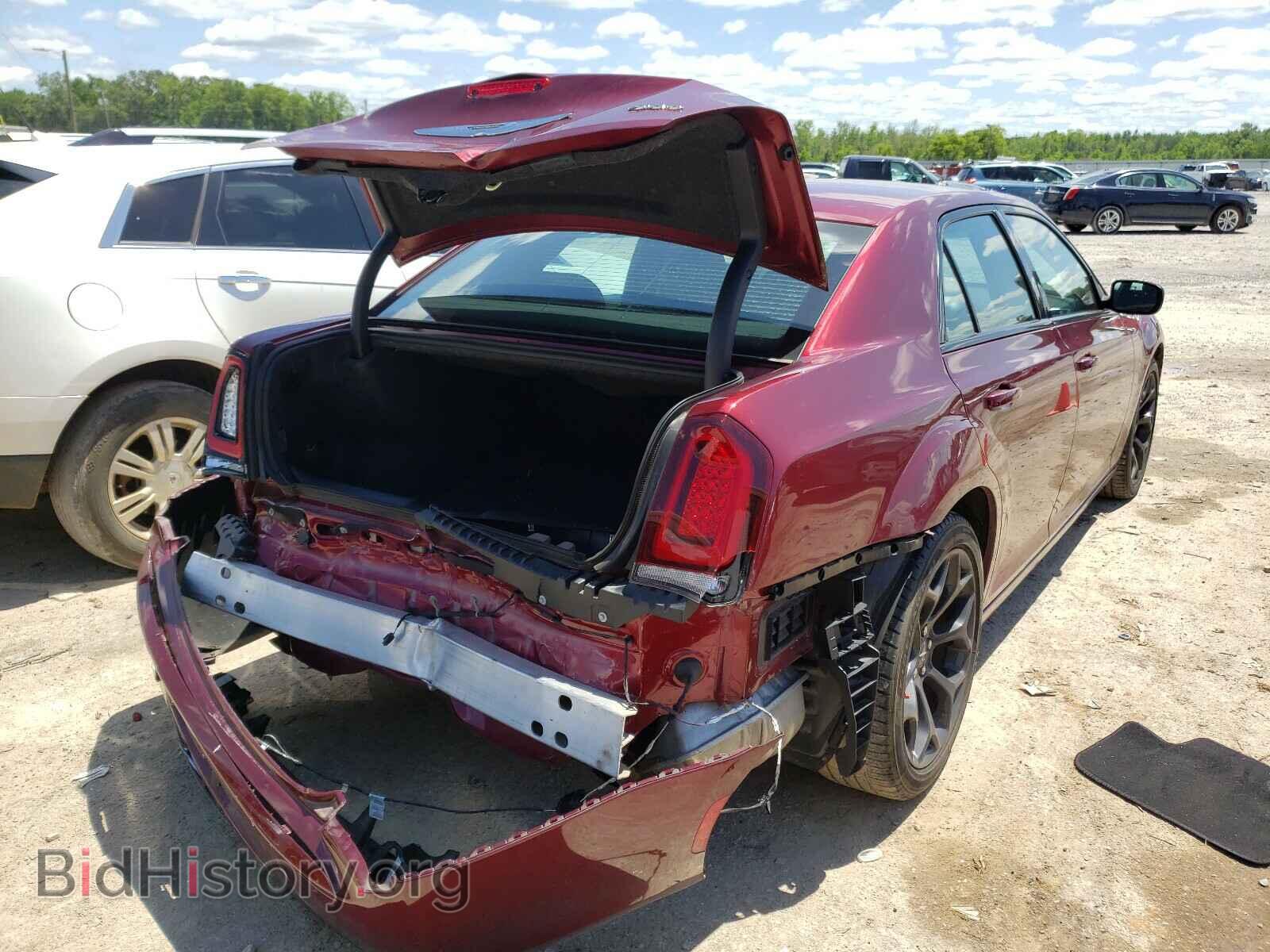 2019 CHRYSLER 300 - VIN: 2C3CCAAG0KH589883 - Фото 4