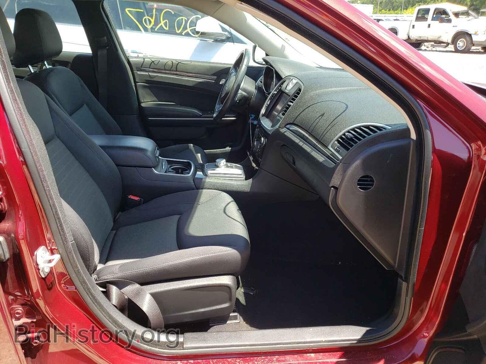2019 CHRYSLER 300 - VIN: 2C3CCAAG0KH589883 - Фото 5