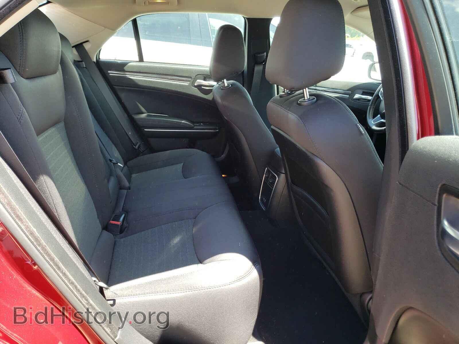 2019 CHRYSLER 300 - VIN: 2C3CCAAG0KH589883 - Фото 6