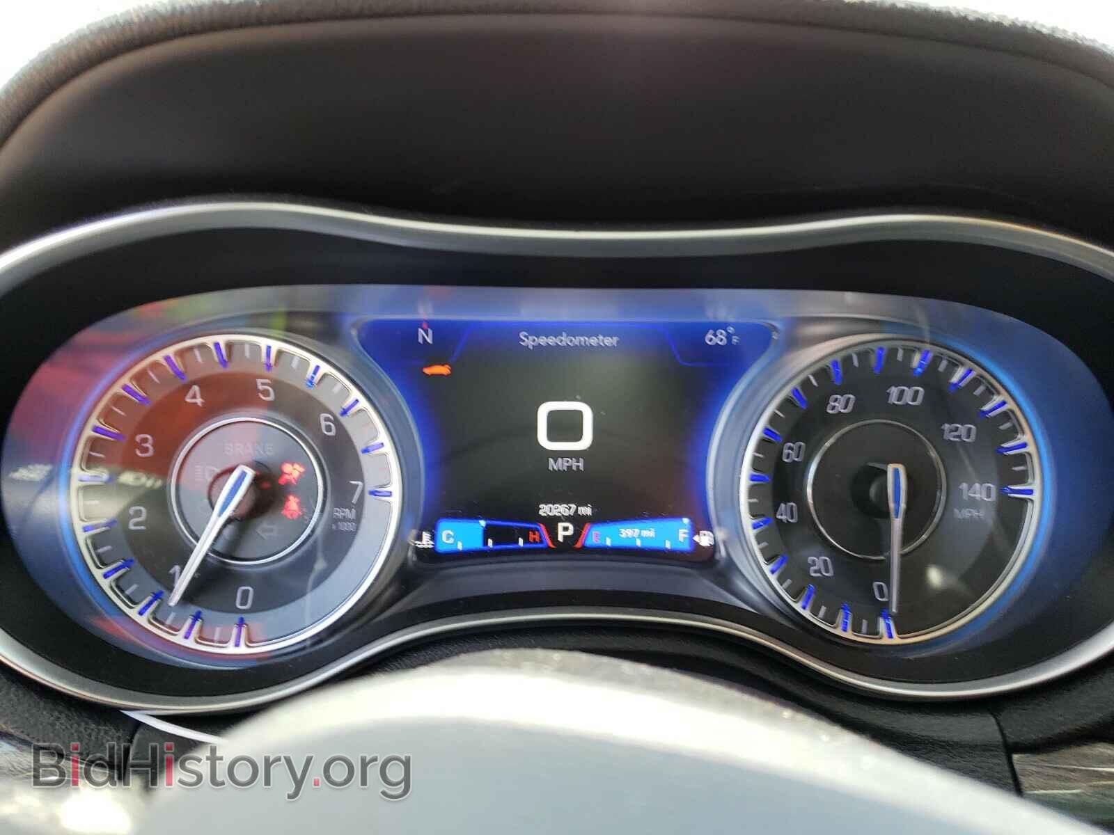 2019 CHRYSLER 300 - VIN: 2C3CCAAG0KH589883 - Фото 8
