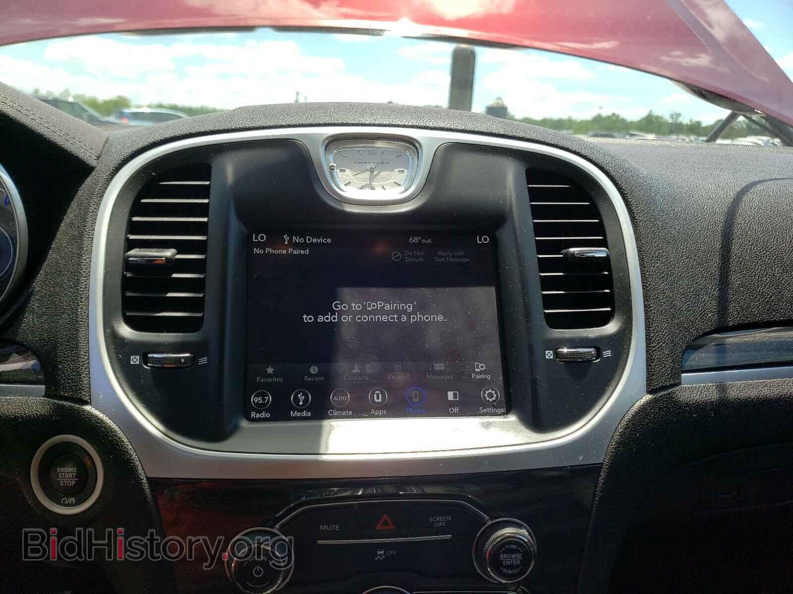 2019 CHRYSLER 300 - VIN: 2C3CCAAG0KH589883 - Фото 9