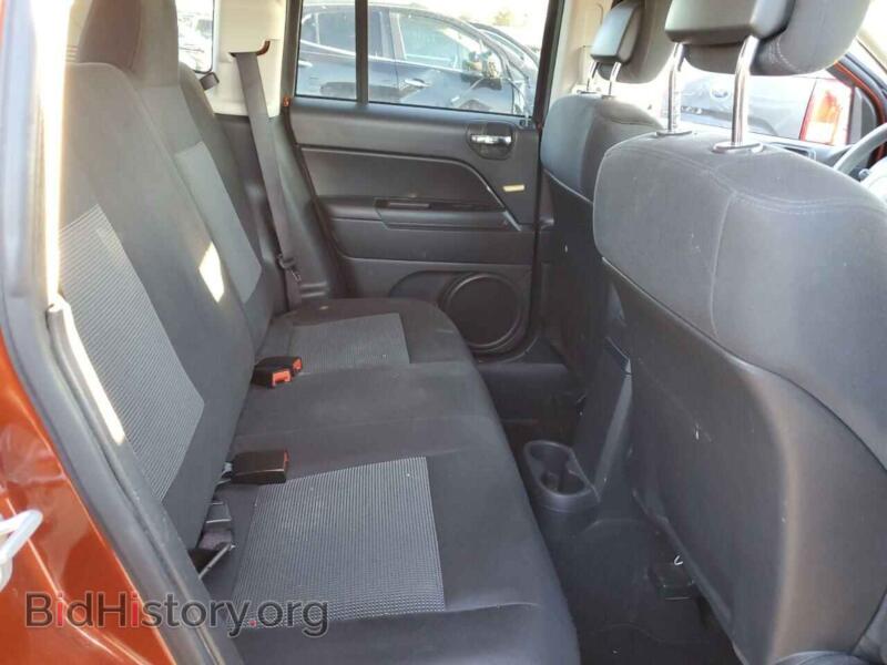 2012 Jeep COMPASS (VIN 1C4NJDBB6CD598908) — photo 10 of 12