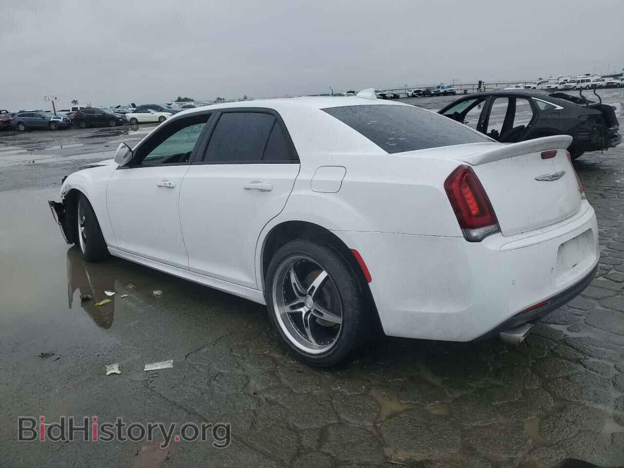 2018 CHRYSLER 300 - VIN: 2C3CCABT7JH327403 - Фото 2