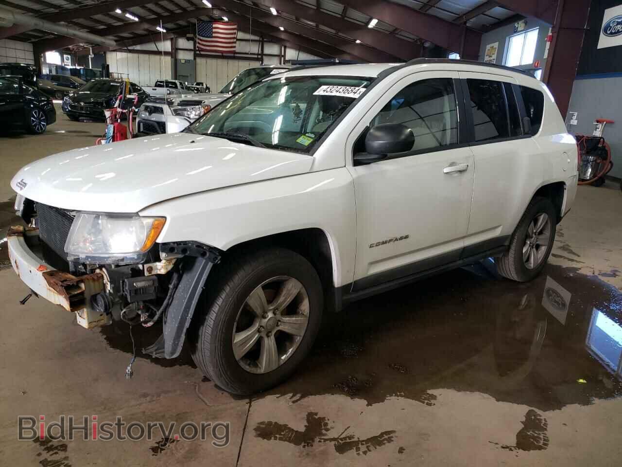Photo 1J4NF1FB0BD277157 - JEEP COMPASS 2011