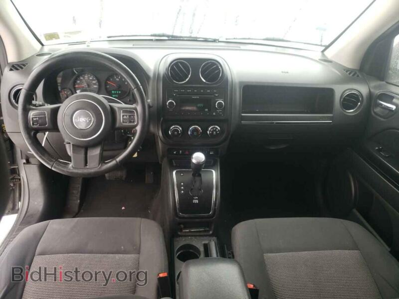 2011 Jeep COMPASS (VIN 1J4NF1FB3BD207166) — photo 8 of 13