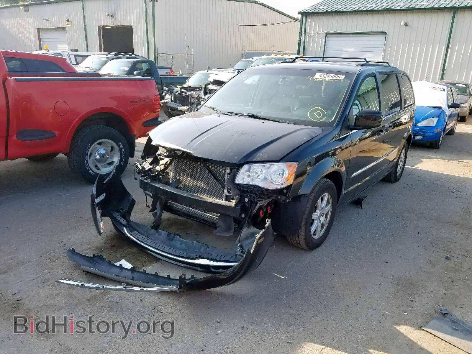 2013 CHRYSLER TOWN & COU - VIN: 2C4RC1BG2DR583973 - Фото 2