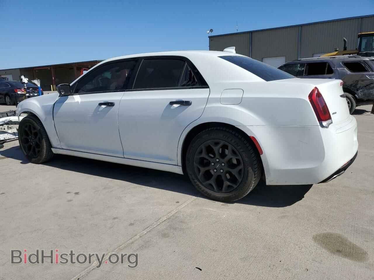 2019 CHRYSLER 300 - VIN: 2C3CCAGG8KH569341 - Фото 2