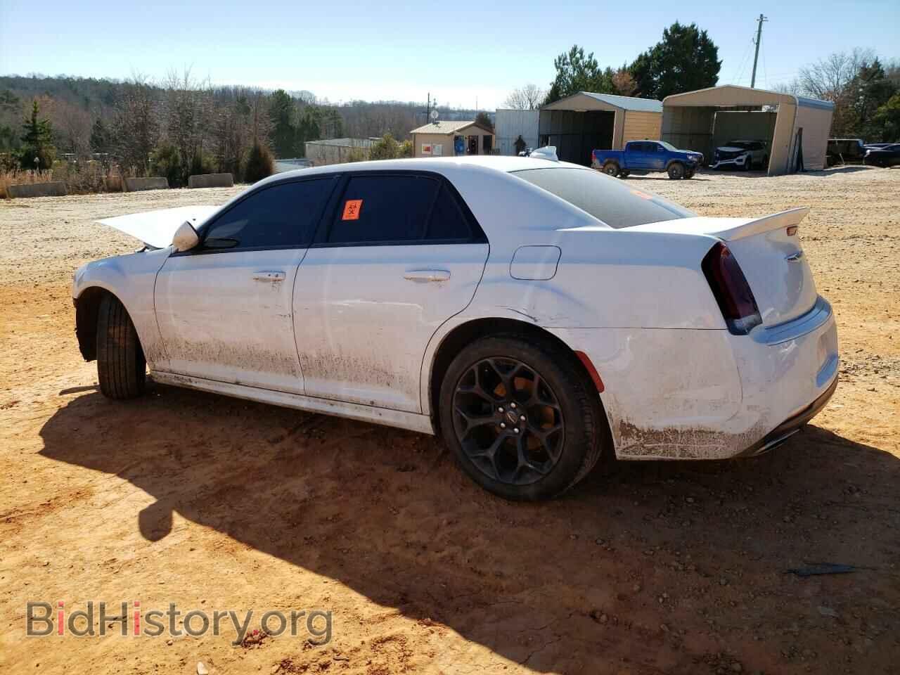 2019 CHRYSLER 300 - VIN: 2C3CCABT3KH618224 - Фото 2