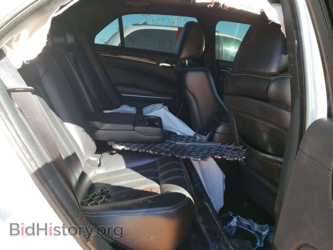 2019 CHRYSLER 300 - VIN: 2C3CCABT3KH618224 - Фото 10