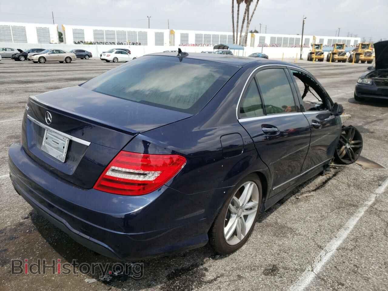 2012 MERCEDES-BENZ C-CLASS - VIN: WDDGF4HB4CA609624 - Фото 4