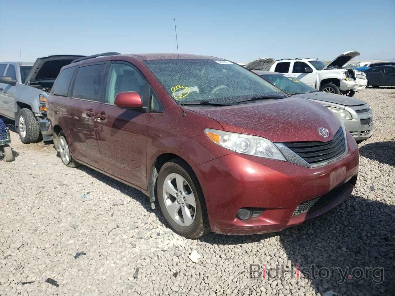 Фотография 5TDKK3DC5DS329529 - TOYOTA SIENNA 2013