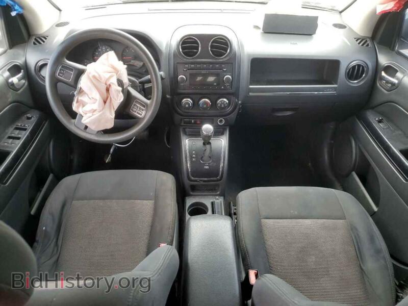 2011 Jeep COMPASS (VIN 1J4NT1FA4BD260040) — photo 8 of 13