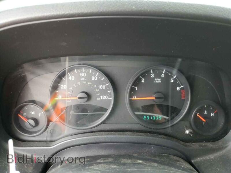 2011 Jeep COMPASS (VIN 1J4NT1FA4BD260040) — photo 9 of 13