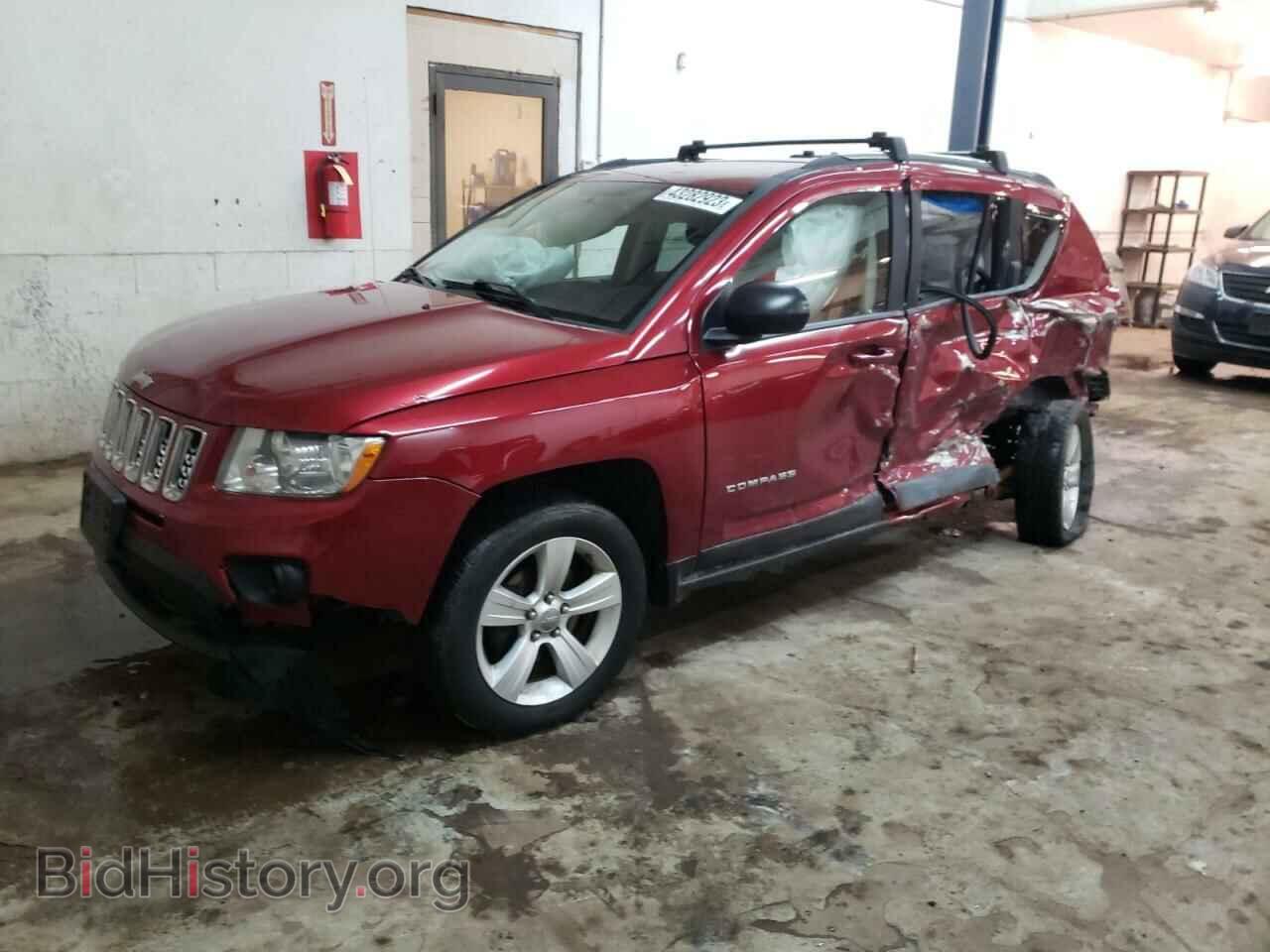 Photo 1J4NF1FBXBD197090 - JEEP COMPASS 2011
