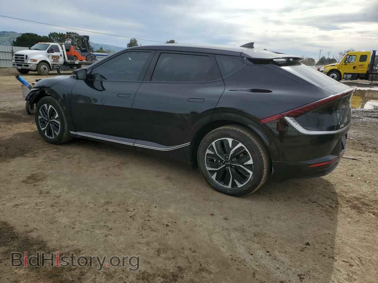 2022 KIA EV6 LIGHT - VIN: KNDC34LA2N5030885 - Photo 2
