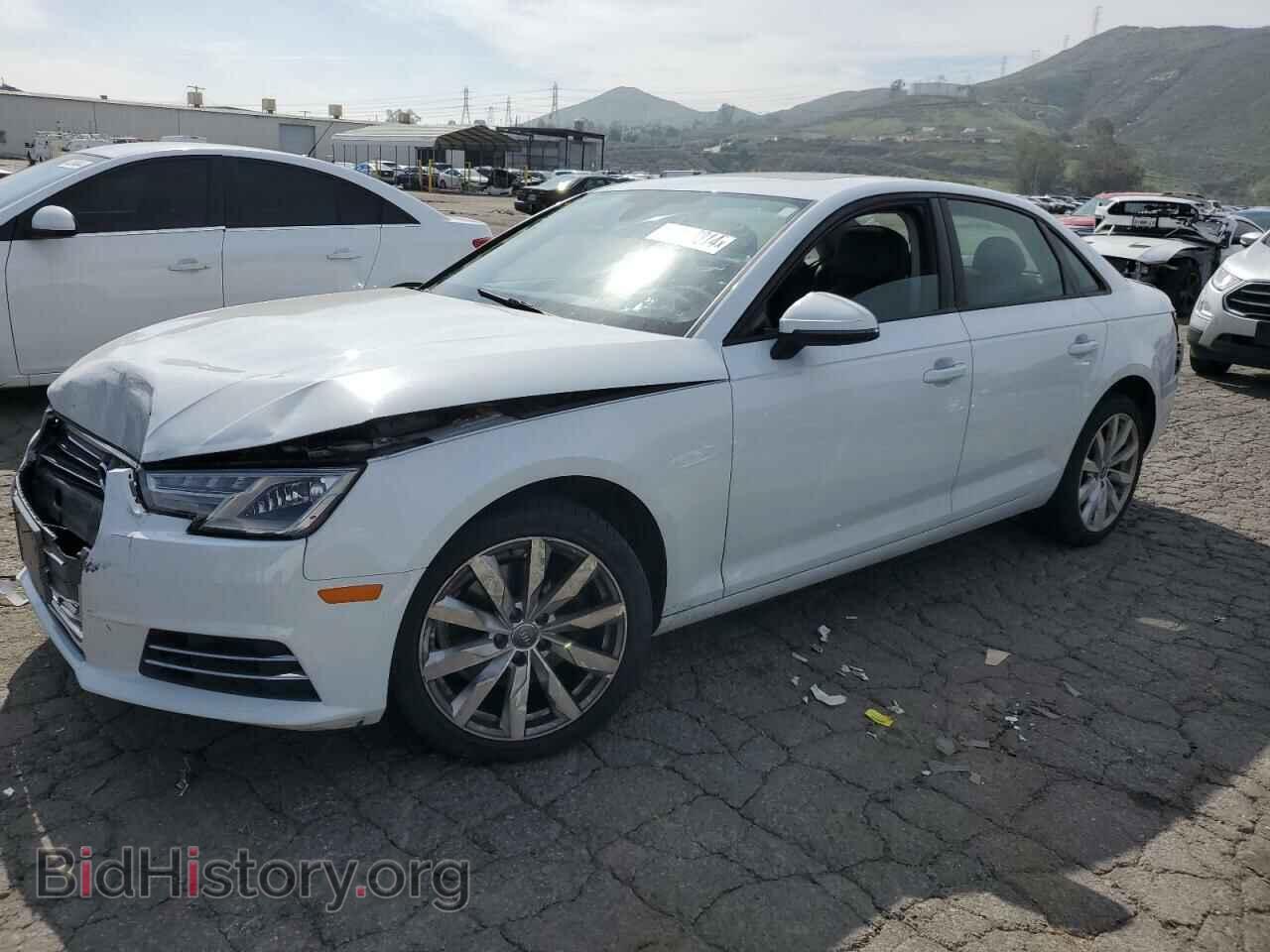 Photo WAUGMAF49HN064679 - AUDI A4 2017