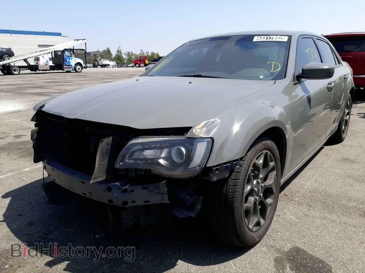 2019 CHRYSLER 300 - VIN: 2C3CCAGG5KH517410 - Фото 2