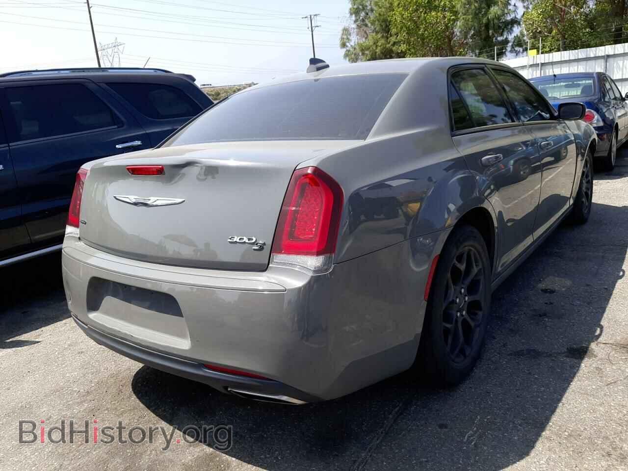 2019 CHRYSLER 300 - VIN: 2C3CCAGG5KH517410 - Фото 4