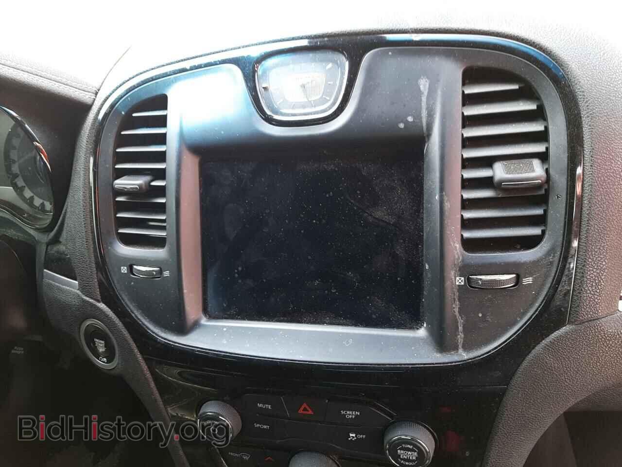 2019 CHRYSLER 300 - VIN: 2C3CCAGG5KH517410 - Фото 9