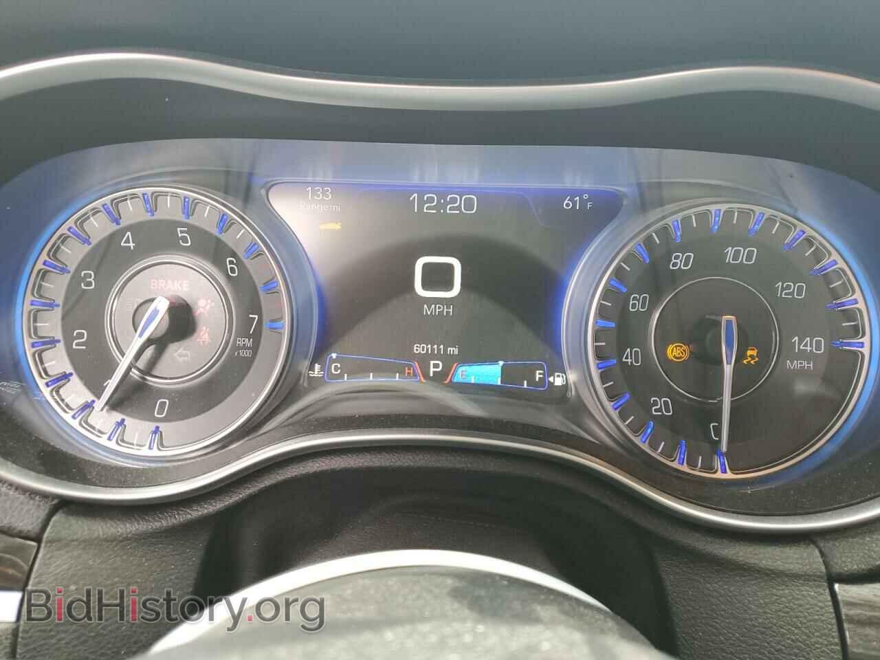 2016 CHRYSLER 300 - VIN: 2C3CCAAG1GH230260 - Фото 9