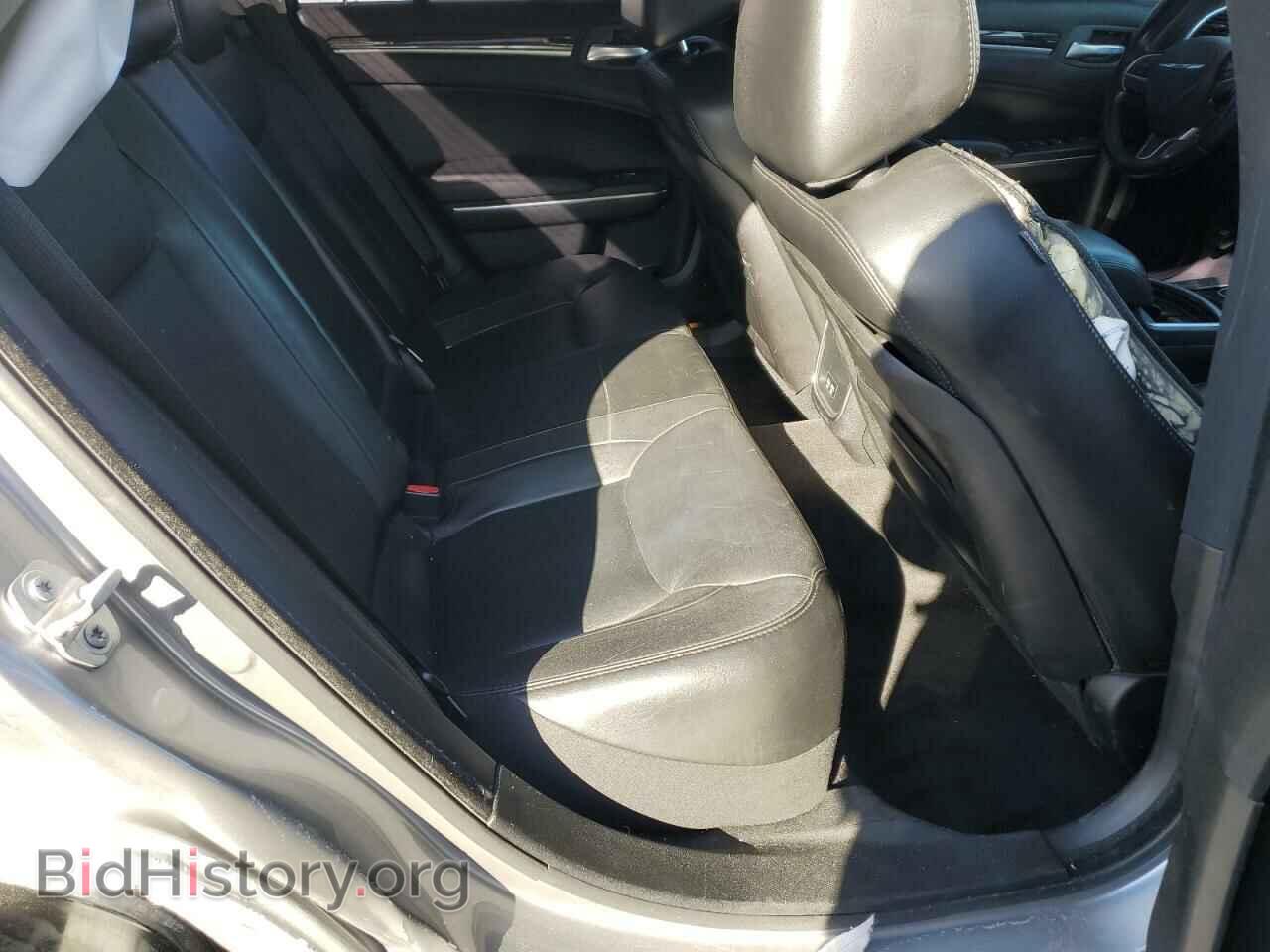 2016 CHRYSLER 300 - VIN: 2C3CCAAG1GH230260 - Фото 10