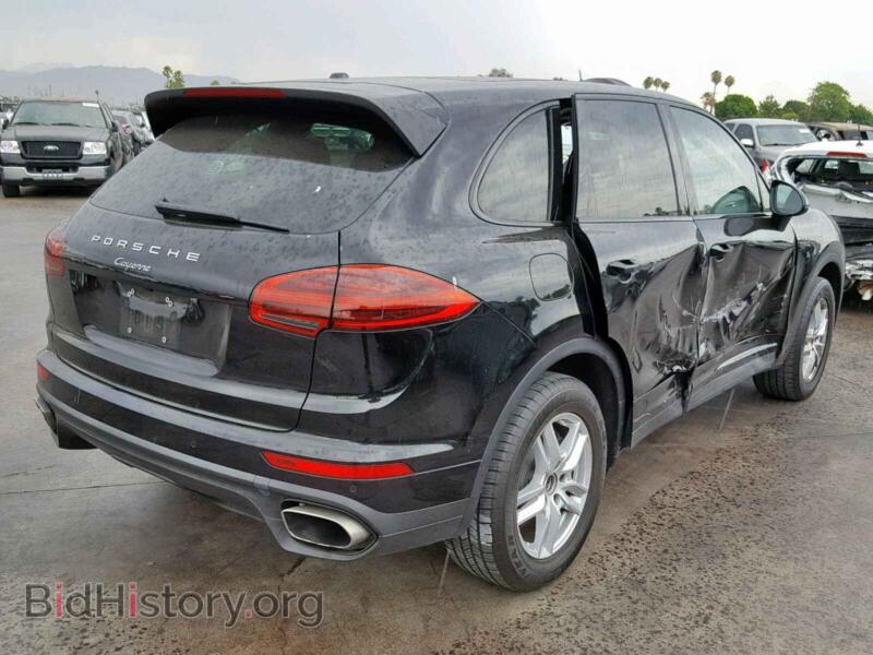 2016 Porsche CAYENNE (VIN WP1AA2A22GLA11425) — photo 4 of 10